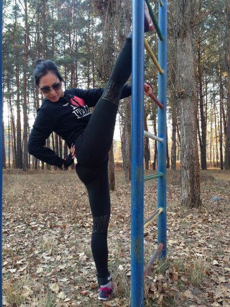 Girls Look Yummier in Yoga Pants