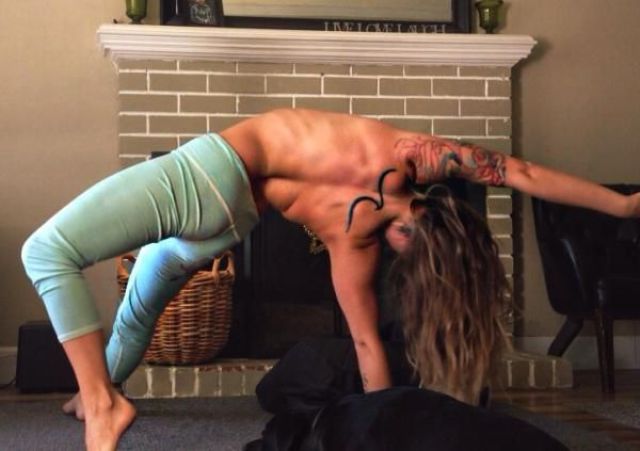 Sexy Fit Girls Make Strong Look Beautiful