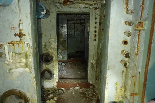 Scary Underground Tunnel Discovered Under a Neglected Home