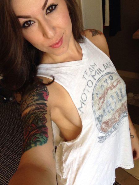 Boys Go Wild for Sideboobs