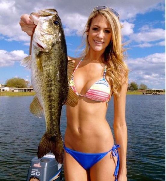 Girls Who Look This Good Fishing Are Definitely Marriage Material