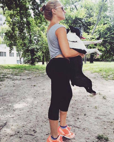 Girls Look Yummier in Yoga Pants