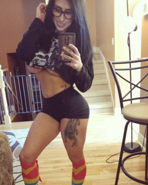 Get Ready For Some Tasty Underboob Pics