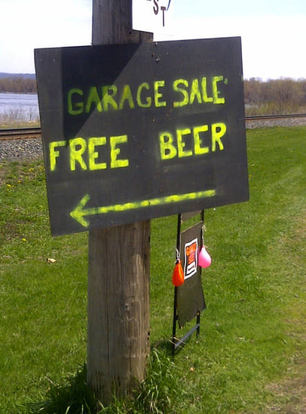 Funny Yard Signs That Are Impossible Not To Notice