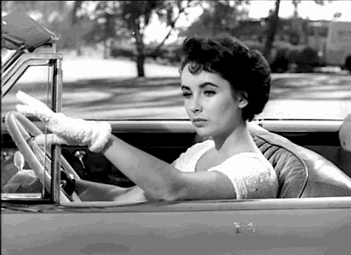 Beautiful And Hypnotizing Women From Back Then