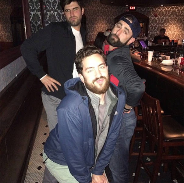 Guys Recreate Girls’ Photos And The Results Are Hilarious