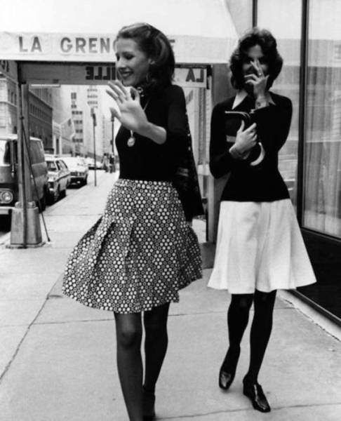 Hot Women From 70s Sure Had Some Style