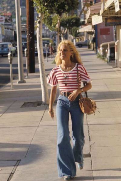 Hot Women From 70s Sure Had Some Style