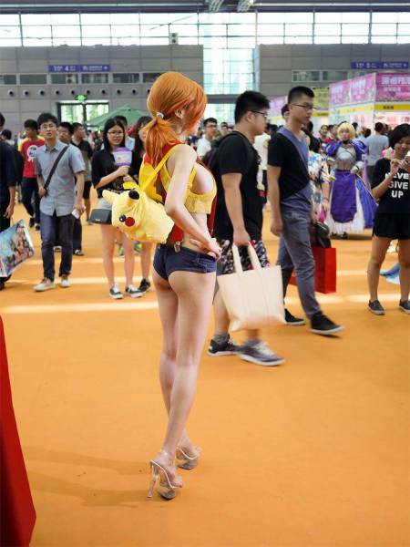 SexyCyborg Is A Tech Savvy Stunner From China