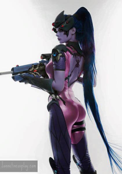 The Sexy Cosplay Girls of Every Nerds Fantasy