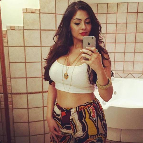 Italian Model Gets Body-Shamed For Having Curves