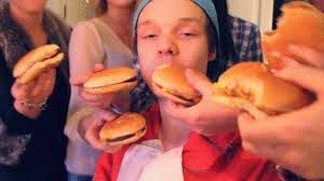 Ghetto Glamor Shots That Are Incredibly Ridiculous