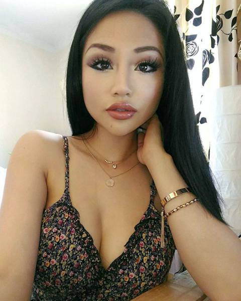 Asian Girls That Are Real Stunners