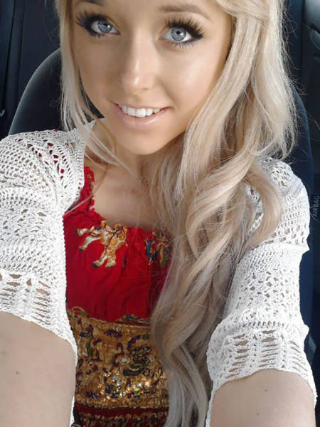 There Are Beautiful Girls Here