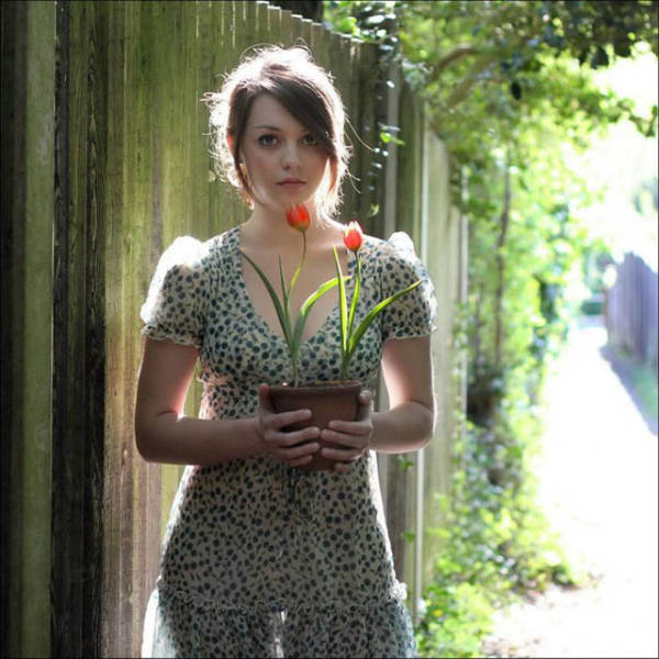 There Are Beautiful Girls Here