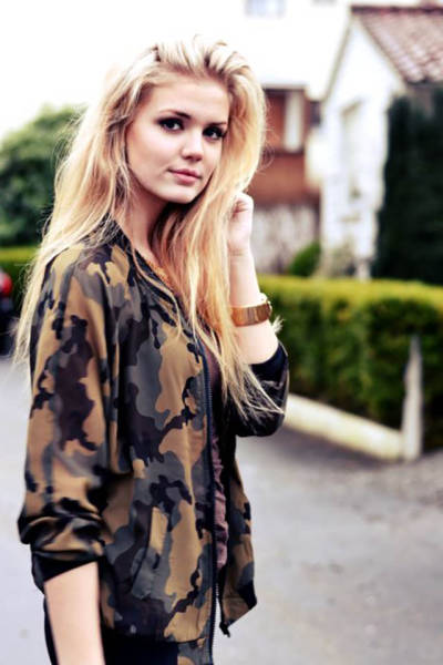 There Are Beautiful Girls Here