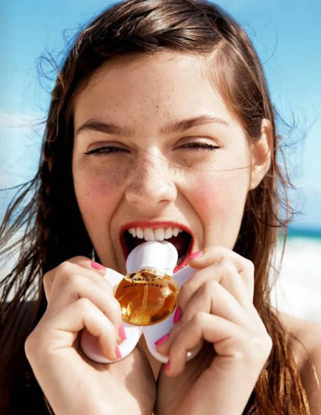 There Are Beautiful Girls Here