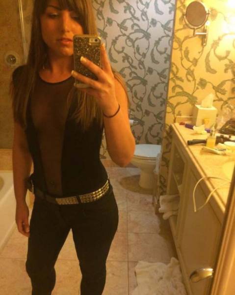 Girls Who Make Mesh Dress Look Amazing