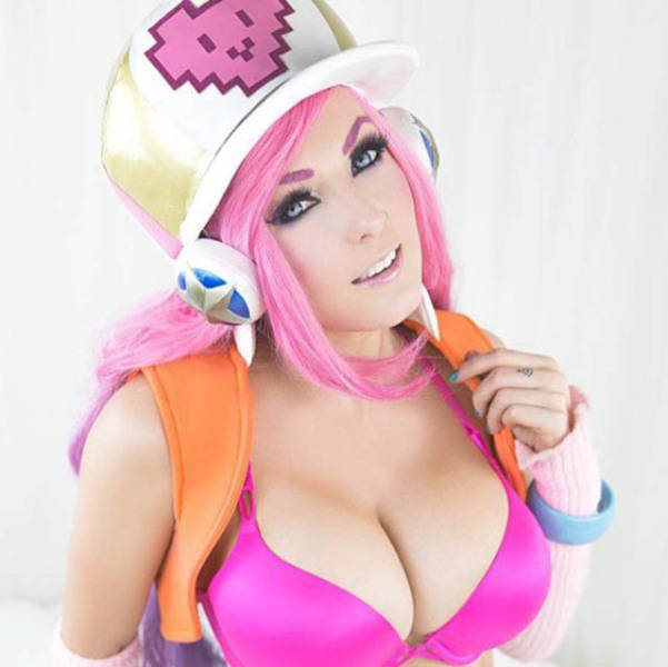 Girls With Beautiful Boobs Are A Mouthwatering Sight