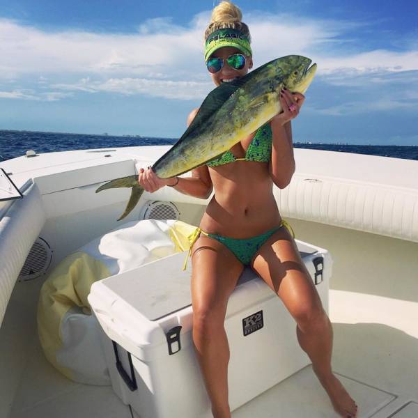 stunning blonde who loves fishing in bikini 26 pics 7.html - 26 HD Photos | Premium Gallery 2016