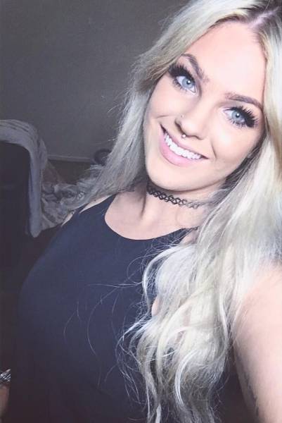 Girl Puts Her Tushie Up For Auction…